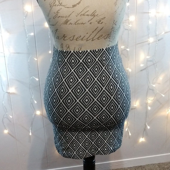 Forever 21 Dresses & Skirts - 3 for $15 💚💚 Forever 21 Geometric  Bodycon Skirt